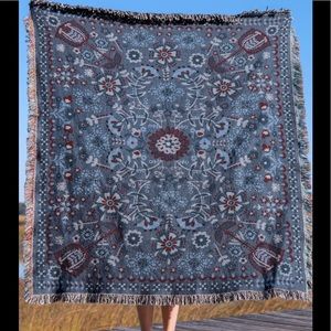 NWOT Natural Life Throw Blanket